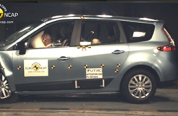 Краш тест Renault Grand Scenic (2009)